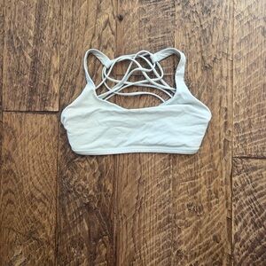 Lululemon Free to be Wild bra